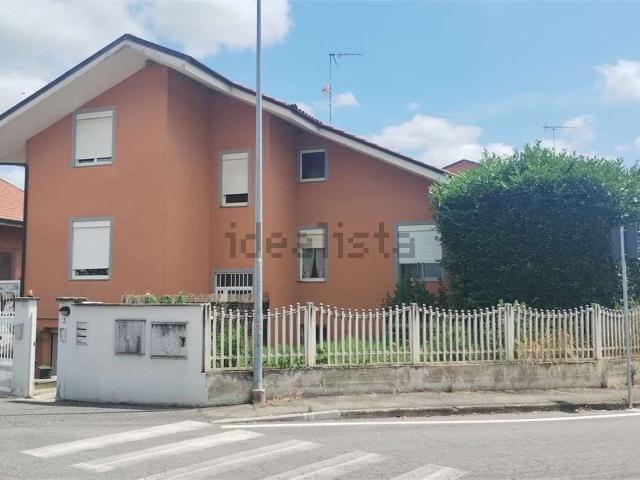 Case e ville in vendita di 226 m² in Via Cesare Pavese, 22