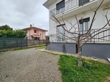 Case e ville in vendita di 226 m² in Via Giulio Verne