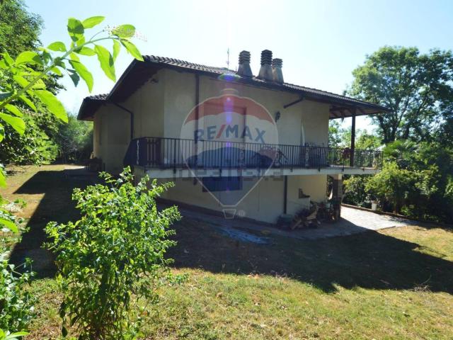 Case e ville in vendita di 226 m² in Via del Poggio, 6
