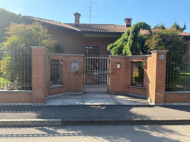 Case e ville in vendita di 226 m² in Via Monte Cervino, 2