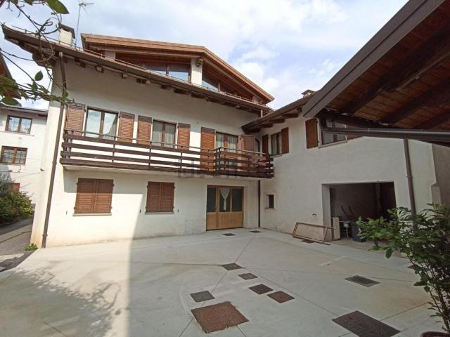 Case e ville in vendita di 226 m² in Via Nazionale, 21