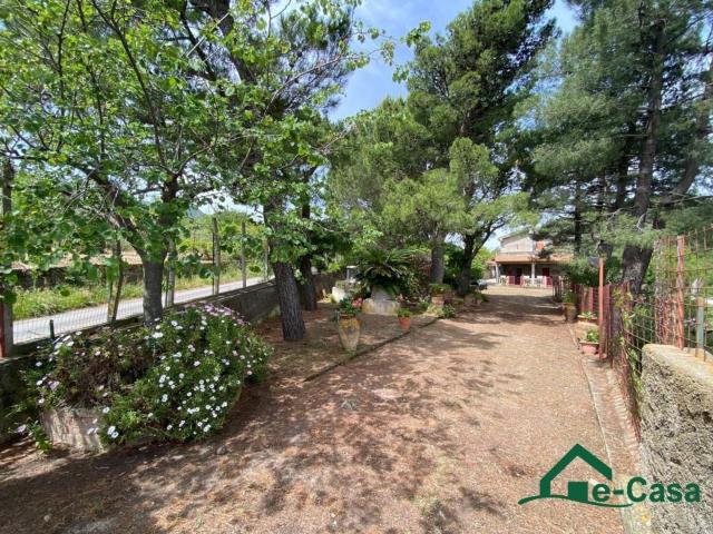 Case e ville in vendita di 226 m² in Contrada Grazia