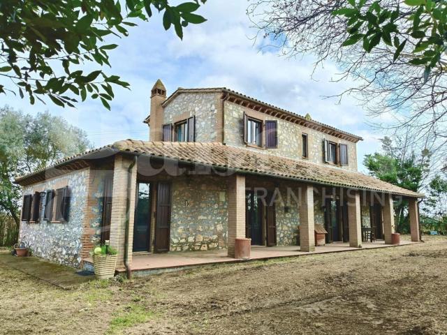 Case e ville in vendita di 226 m² in Strada Della Selve