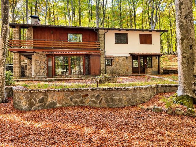 Case e ville in vendita di 226 m² in Strada Provinciale Vetta dell&apos Amiata 81, 23