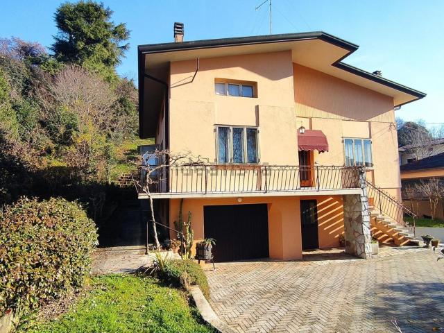 Case e ville in vendita di 227 m²