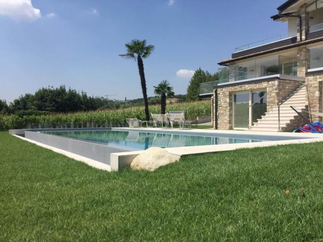 Case e ville in vendita di 227 m² in Via Costalunga, 5