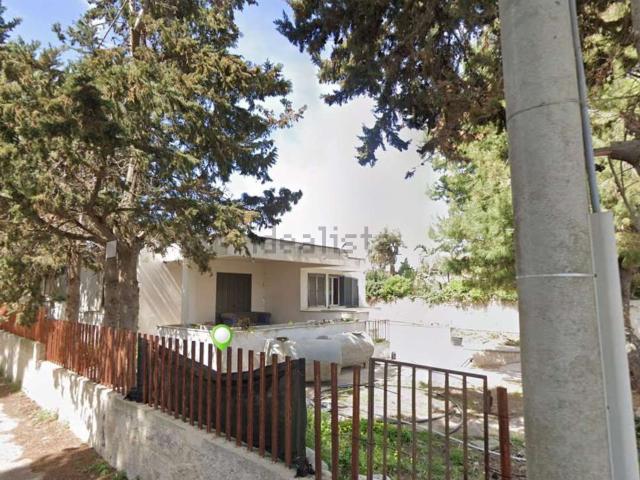 Case e ville in vendita di 227 m² in Via Lido Bruno, 34