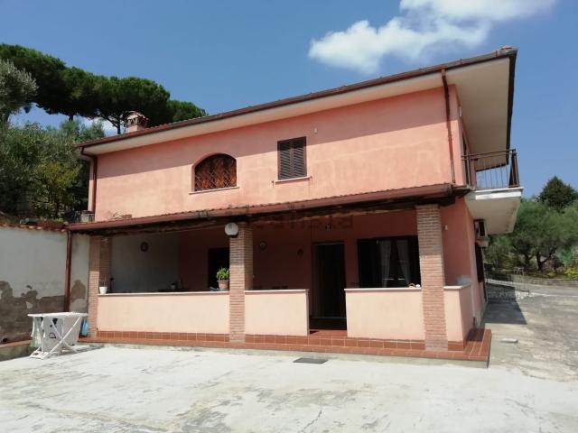 Case e ville in vendita di 227 m² in Via Paganico
