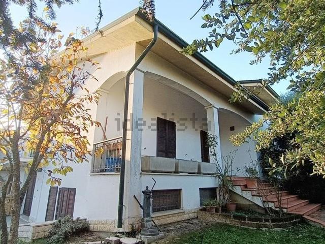 Case e ville in vendita di 227 m² in Via Pio XII, 15