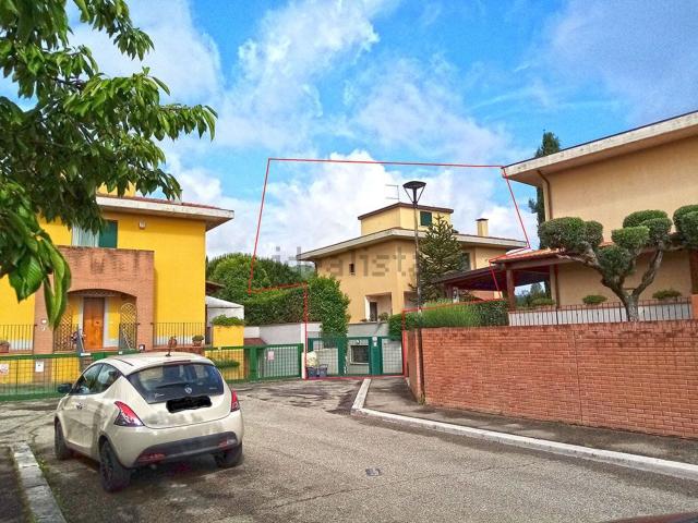 Case e ville in vendita di 227 m² in Via valle del vingone