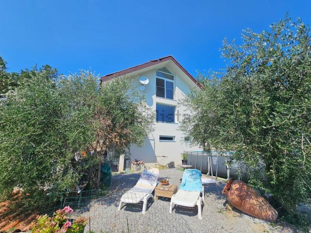 Case e ville in vendita di 227 m² in Strada della Villa