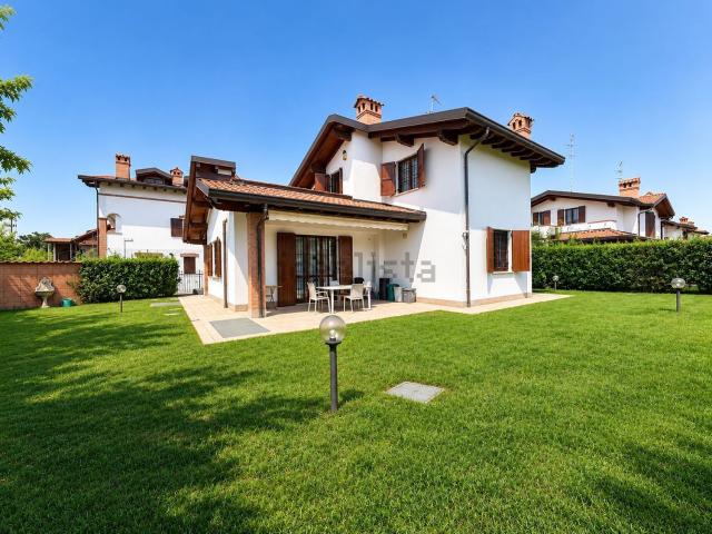 Case e ville in vendita di 228 m²