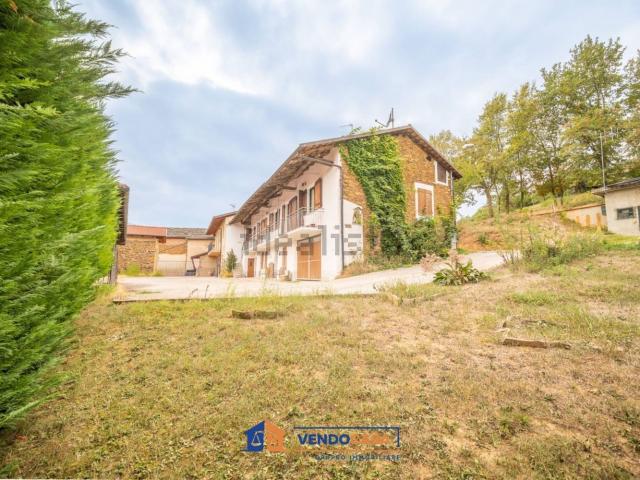 Case e ville in vendita di 228 m² in Via Alberto Travaglini