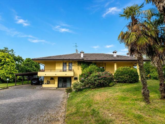 Case e ville in vendita di 228 m² in Via Bovolare, 33