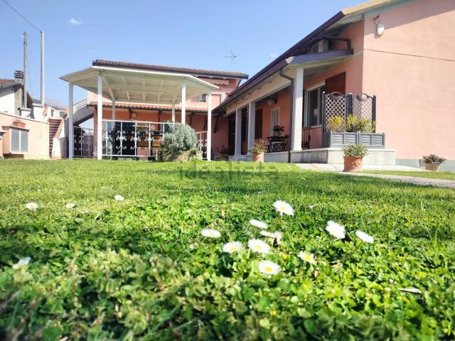 Case e ville in vendita di 228 m² in Via Dorsale, 68