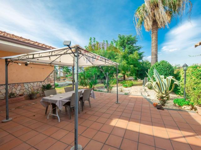 Case e ville in vendita di 228 m² in Via degli Oleandri