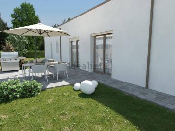 Case e ville in vendita di 228 m² in Via IV Novembre