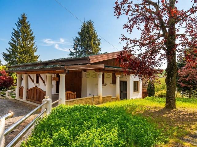 Case e ville in vendita di 228 m² in Via Monte Zebio