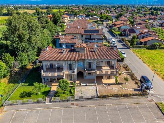 Case e ville in vendita di 228 m² in Via Martiri delle Foibe