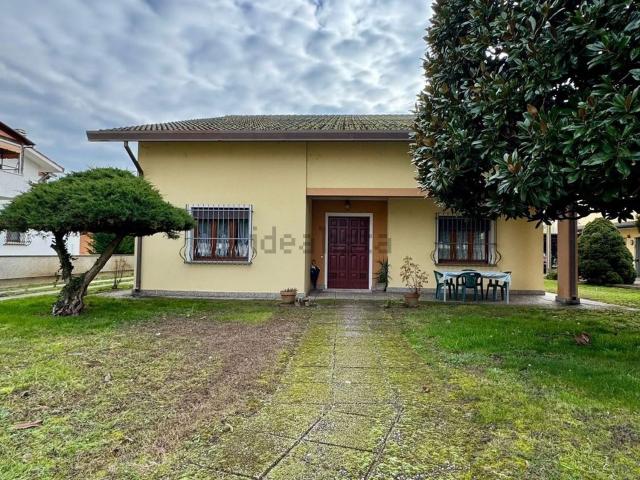 Case e ville in vendita di 228 m² in Via Pietro Nenni