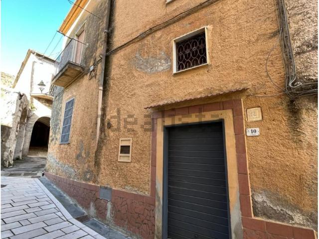 Case e ville in vendita di 229 m² in Via Annunziata