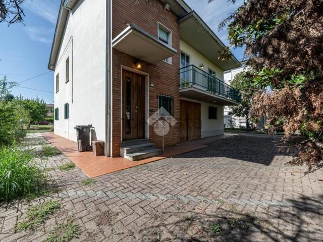 Case e ville in vendita di 229 m² in Via Don Giovanni Minzoni, 1