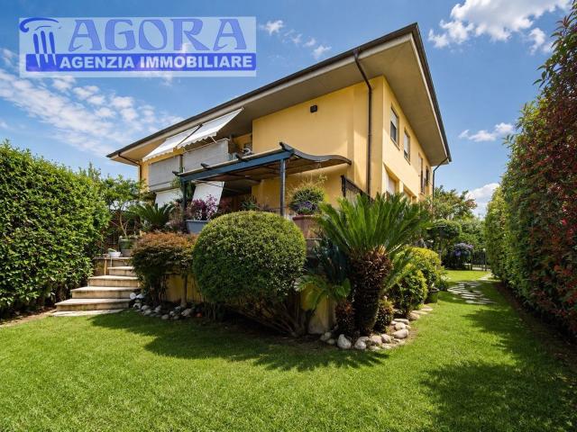 Case e ville in vendita di 229 m² in Strada Gallura
