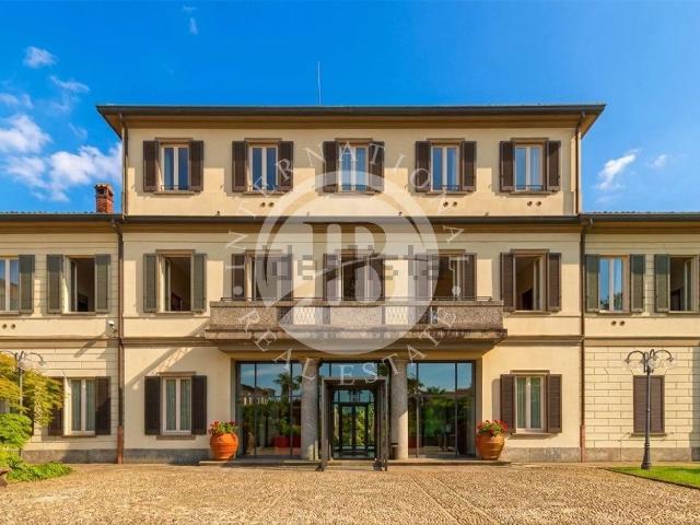 Case e ville in vendita di 2300 m²