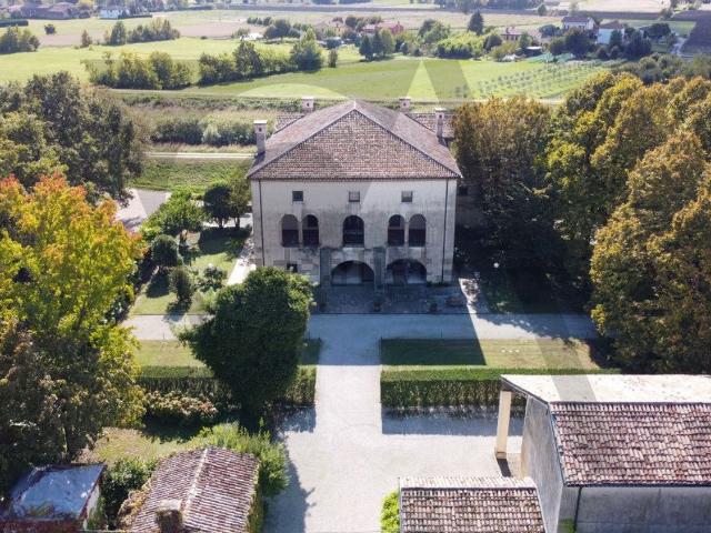 Case e ville in vendita di 2300 m² in Via Ca&apos  Erizzo, 21