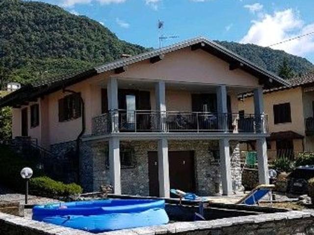 Case e ville in vendita di 230 m²