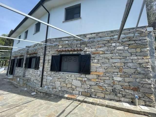 Case e ville in vendita di 230 m²