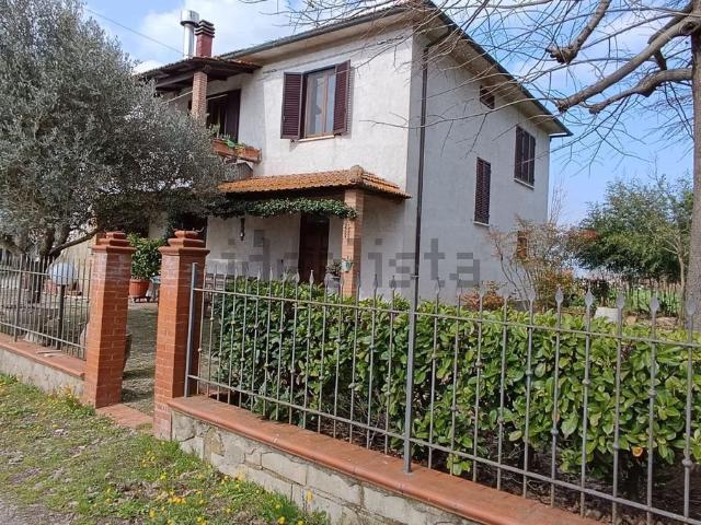Case e ville in vendita di 230 m² in Via 8 Settembre, 16