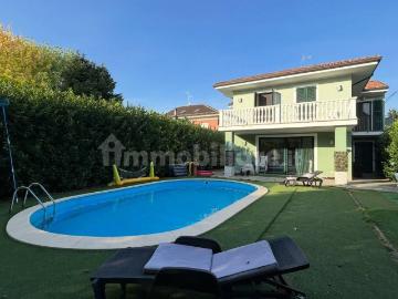 Case e ville in vendita di 230 m²
