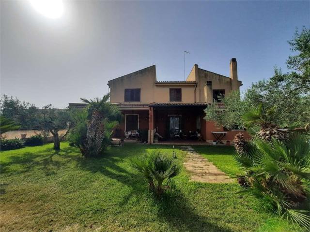 Case e ville in vendita di 230 m²
