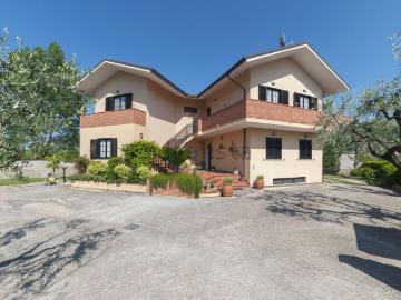 Case e ville in vendita di 230 m²
