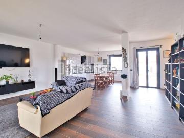 Case e ville in vendita di 230 m²