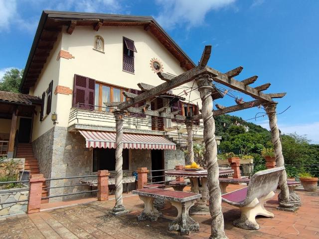 Case e ville in vendita di 230 m²