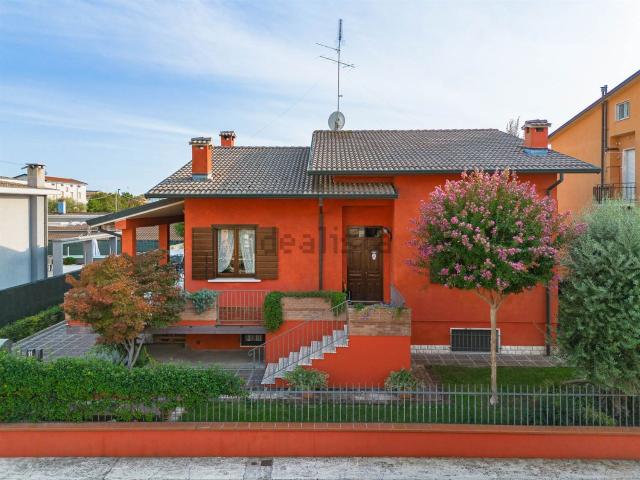 Case e ville in vendita di 230 m²