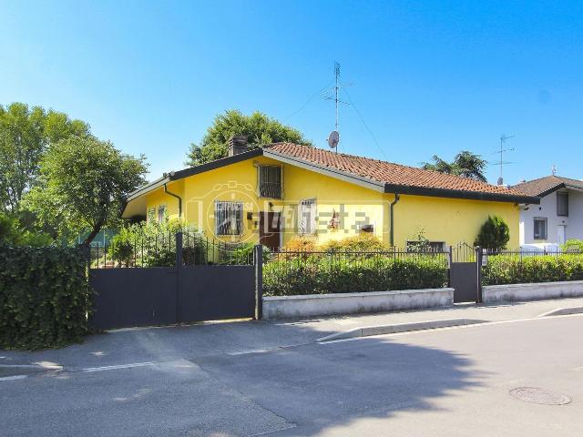 Case e ville in vendita di 230 m² in Via C. Armellini, 20