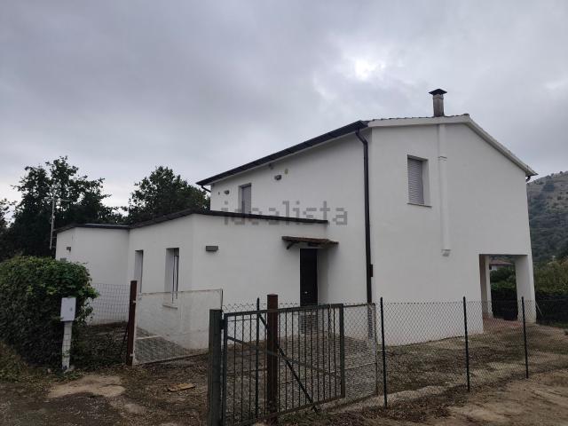 Case e ville in vendita di 230 m² in Via Colli 2 Tratto
