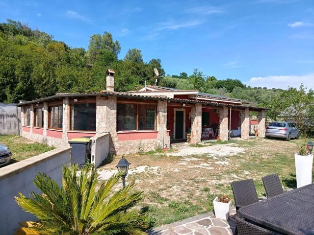 Case e ville in vendita di 230 m² in Via Comunale di San Matteo