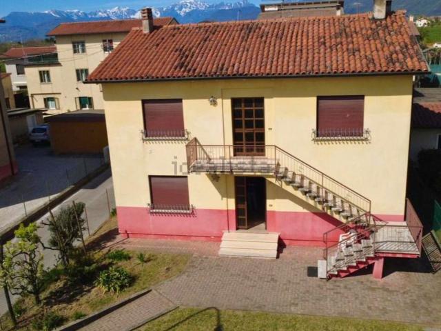 Case e ville in vendita di 230 m² in Via Ca&apos  Nova, 15