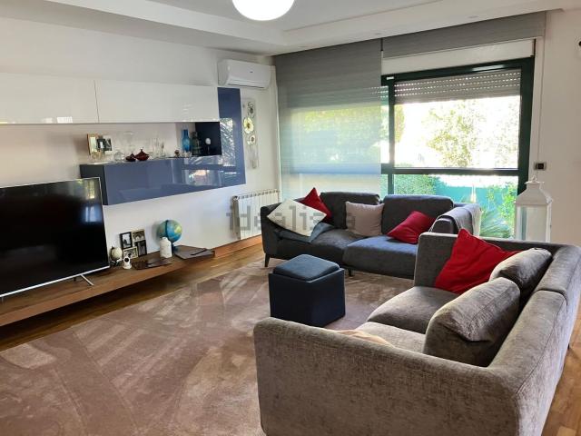 Case e ville in vendita di 230 m² in Via Caravaggio