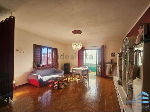 Case e ville in vendita di 230 m² in Via Carpignano Sesia, 29