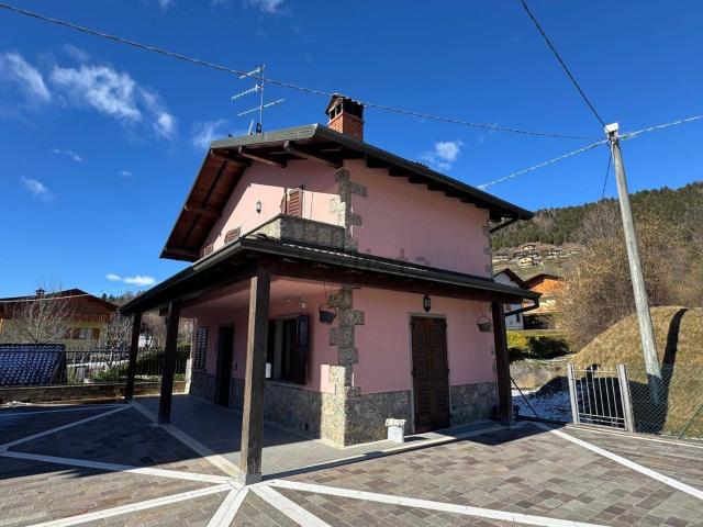 Case e ville in vendita di 230 m² in Via Agro, 2