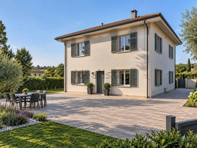 Case e ville in vendita di 230 m² in Via Bianco da Durazzo