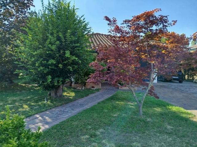Case e ville in vendita di 230 m² in Via G. Matteotti, 77