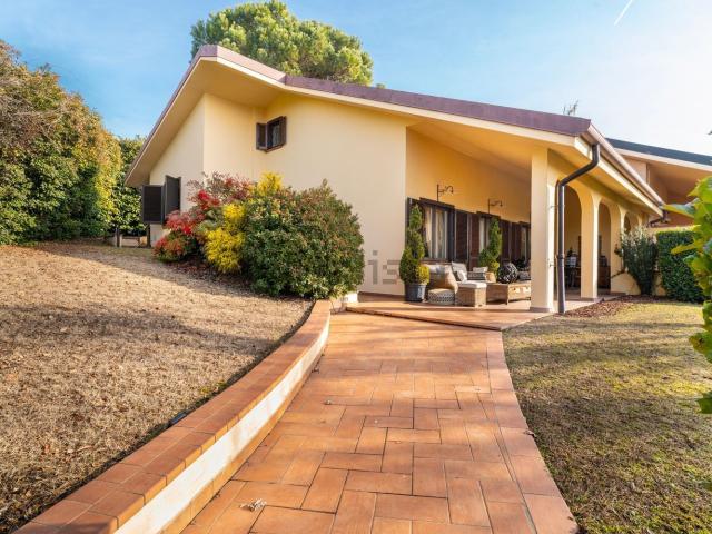 Case e ville in vendita di 230 m² in Via Grosso, 24
