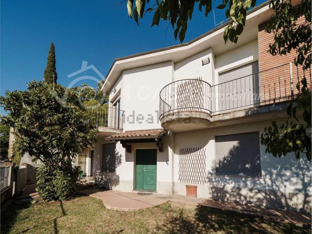 Case e ville in vendita di 230 m² in Via Guglielmo Marconi, 60