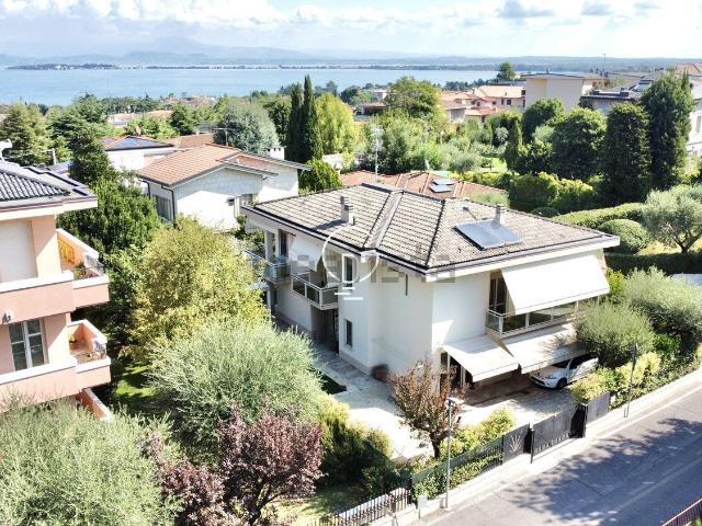 Case e ville in vendita di 230 m² in Via Dante Alighieri, 1
